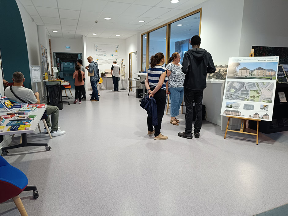 Visiteurs de la BU des Tertiales lors des Journées européennes du patrimoine 2024.
